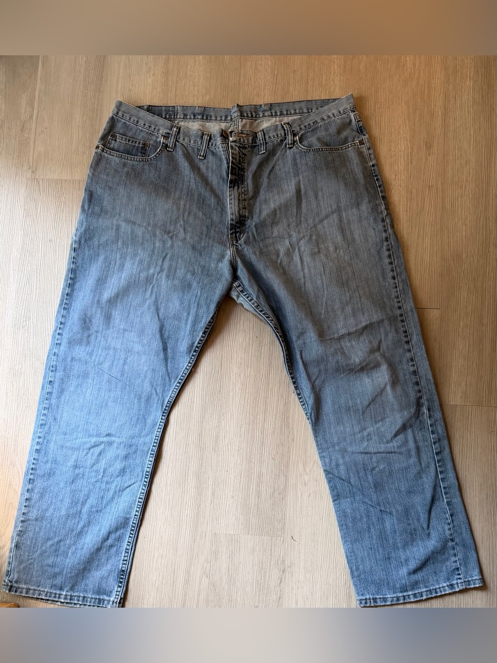 Wrangler Men's Straight Jeans in Faded Blue